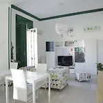 Cosmopolitan 4*