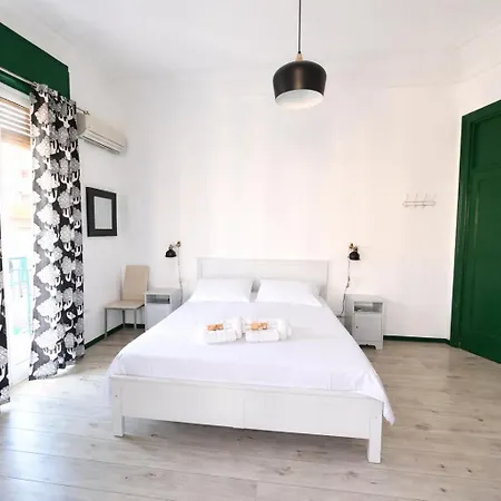 Cosmopolitan 4*
