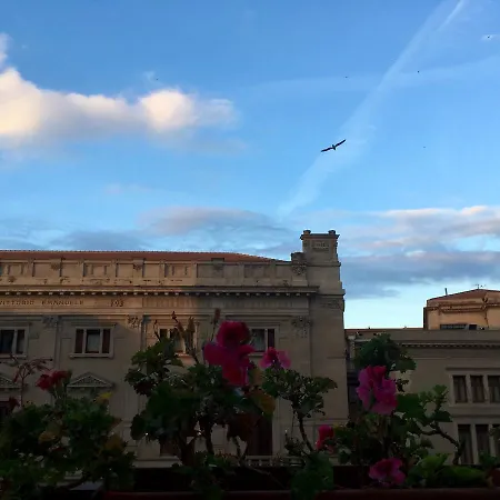 Cosmopolitan بيت ضيافة